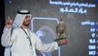 أكبر مزاد للصقور المكاثرة في الأسر بمعرض أبوظبي للصيد (صور)