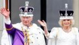 عام على وفاة إليزابيث الثانية.. العائلة المالكة تعاني