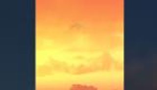 أشكال غريبة تظهر في السماء.. مفاجأة في فيديو حصد آلاف المشاهدات 