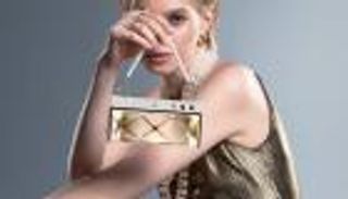 قابل للطي.. أول هاتف في العالم مستوحى من حقيبة يد