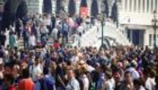 فينيسيا تعاقب السياح المتسكعين.. الدخول بتذاكر