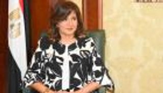 وزيرة مصرية سابقة تكشف سرا عن محنة ابنها (فيديو)