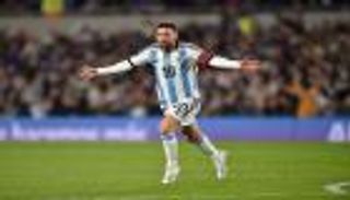 باعتلاء عرش جديد.. ميسي يقطع للأرجنتين أولى خطوات مونديال 2026 (فيديو)