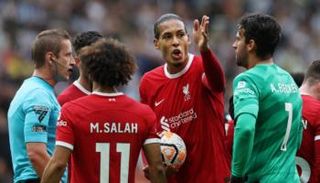فيرجيل فان دايك مدافع ليفربول الإنجليزي