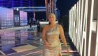 أسما شريف منير ترتدي باروكة وزي باربي.. 4 صور