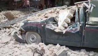 آثار الزلزال المدمر