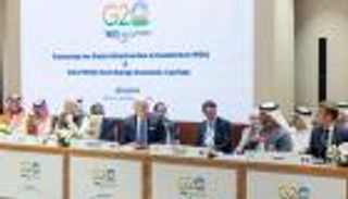 ركيزة استراتيجية.. الإمارات "رمانة ميزان" طرق وممرات العالم التجارية