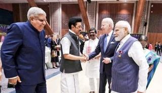 بايدن وستالين بحضور مودي