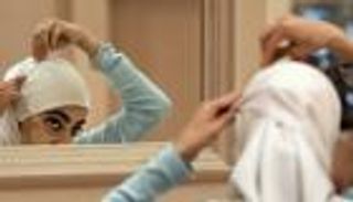 دار الإفتاء المصرية: خلع الحجاب "جائز" في هذه الحالة