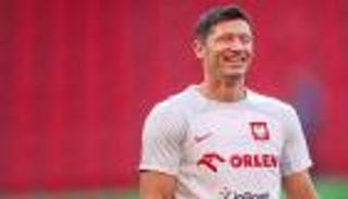 وجبة عشاء تورط ليفاندوفسكي في "أزمة فاضحة" مع بولندا