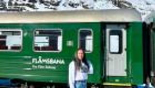 فتاة "حائرة بين النرويج وسويسرا" تصدم المصريين (صور)