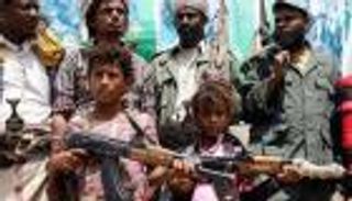 اعتقالات وتجنيد وإعدامات.. آلة الحوثي "تبطش" بقفاز "العنصرية" 