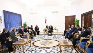 العليمي يطالب بضغوط أوروبية على الحوثي للجنوح للسلام