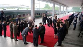 كيم جونغ أون قبيل السفر بالقطار