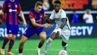 كلاسيكو الأرض.. برشلونة يلاقي ريال مدريد بـ "قميص غريب" (صورة)