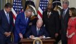 قانون خفض التضخم.. أكبر عمل مناخي في تاريخ البشرية 