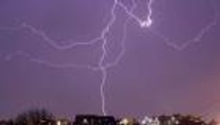 برق يضرب السماء قبل زلزال المغرب.. فيديو يثير ضجة