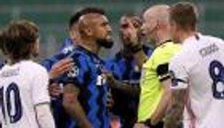 "سرقوني ولا أذكر التفاصيل".. فيدال يفتح النار على ريال مدريد