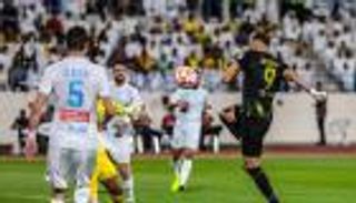 سقوط كوميدي.. بنزيما يعيد الأذهان لحادثة دوري أبطال أوروبا (فيديو)