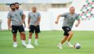 بذكريات برشلونة.. نادي الإمارات يلم شمل إنييستا وزميله السابق