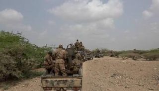 جانب من الحملة الأمنية على أوكار التهريب قرب ممر باب المندب