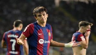 جواو فيليكس يحتفل بهدفه الأول مع برشلونة