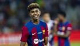 لامين يامال.. خليفة ميسي يبدأ مشوار الجوائز في برشلونة