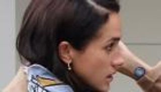 "ملصق سحري" مضاد للتوتر في يد ميغان ماركل يُثير الحيرة