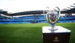 عجائب دوري الأبطال.. انقطاع الكهرباء يفسد مؤتمر أحد كبار أوروبا (فيديو)