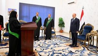 قاضية لحظة حلفها اليمين