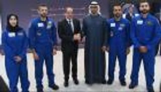 السيسي يهنئ سلطان النيادي بعودته إلى الإمارات (صور وفيديو)