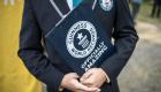 بريطاني يدخل موسوعة غينيس بـ"حب من نوع خاص" لابنته