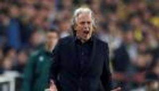 "لم يحدث في 35 سنة".. مدرب الهلال السعودي يفتح النار على نافباخور