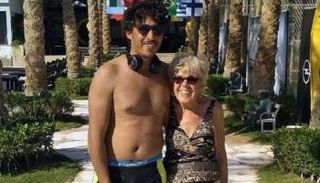 العجوز البريطانية وزوجها المصري 