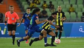 من مباراة الاتحاد والفتح في الدوري السعودي