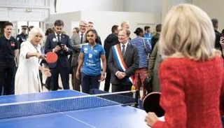 بريجيت وكاميلا أثناء لعب تنس الطاولة