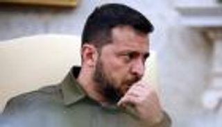 من أمريكا إلى كندا.. هل يتخطى زيلينسكي "ألغام" الحرب؟