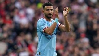 الجزائري رياض محرز بقميص مانشستر سيتي