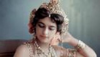 الجاسوسة ماتا هاري.. "عين الفجر" التي "قتلت" 50 ألف فرنسي