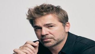 النجم التركي إنجين ألتان دوزياتان بطل مسلسل 