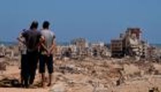 "حزن مؤجّل".. قصة 3 شباب فقدوا أسرهم وواصلوا "الإنقاذ" في درنة