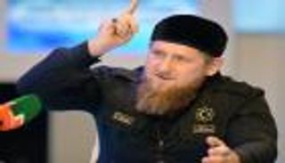 "ضرب متهما بحرق المصحف".. قديروف يفتخر بـ"آدم"