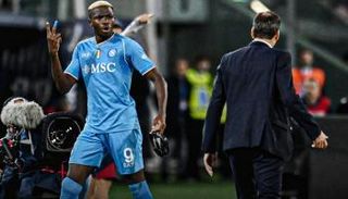 فيكتور أوسيمين لاعب نابولي الإيطالي