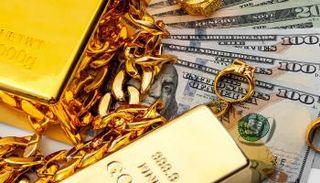 دولارات ومشغولات وسبائك ذهبية