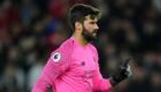 "نيولوك".. أليسون يفاجئ العالم في تدريبات ليفربول (صور)