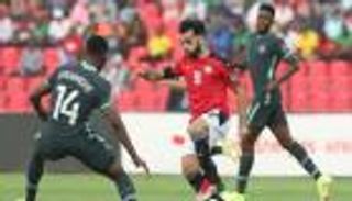 بـ "خليفة ميسي ورونالدو".. مدرب نيجيريا ينذر الكبار في أمم أفريقيا 2023
