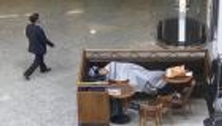 النوم في المطارات.. معلومات مهمة وقواعد يجب الالتزم بها