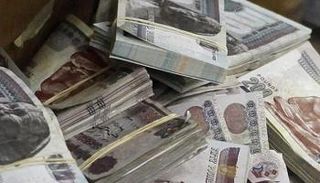 أوراق نقدية مصرية بفئات مختلفة