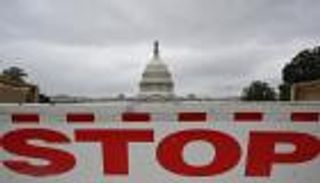 إغلاق حكومي وشيك في أمريكا.. الموظفون إلى منازلهم أو العمل بلا أجر