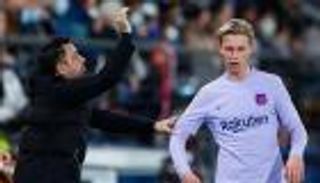 كيف تغلب تشافي على أزمة دي يونغ في برشلونة؟ (تحليل)